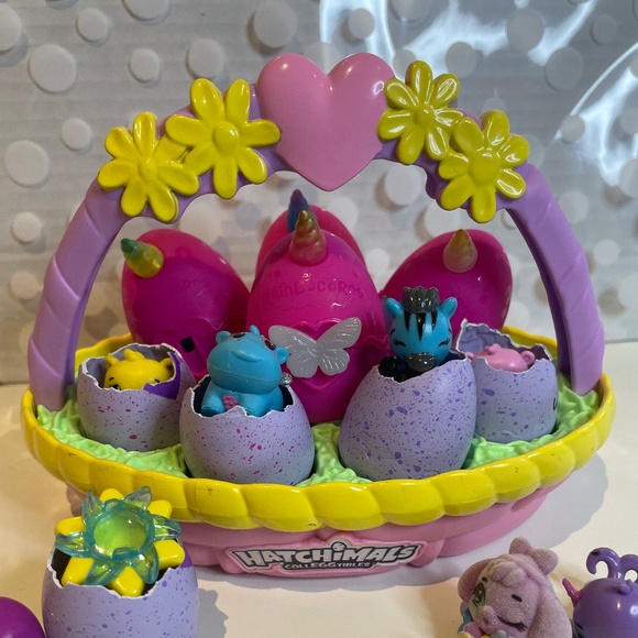 👀2 for $20- Hatchimals CollEGGtibles 🪺Basket - Picture 2 of 15